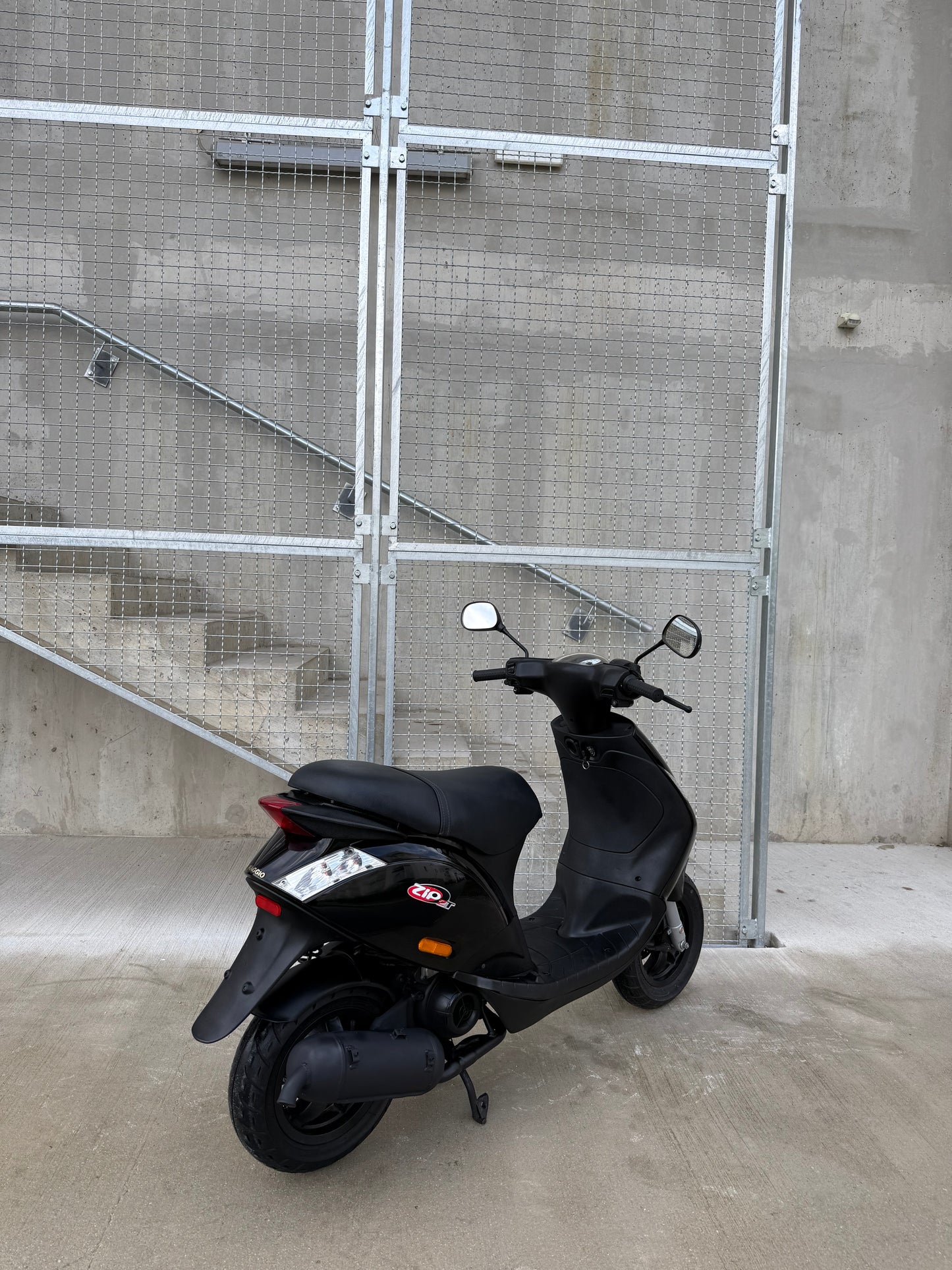 Piaggio ZIP 2T 25KMH ZELO LEP
