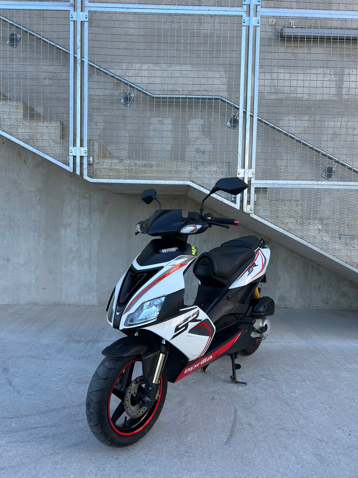 Aprilia SR50R 25KMH ZELO LEP