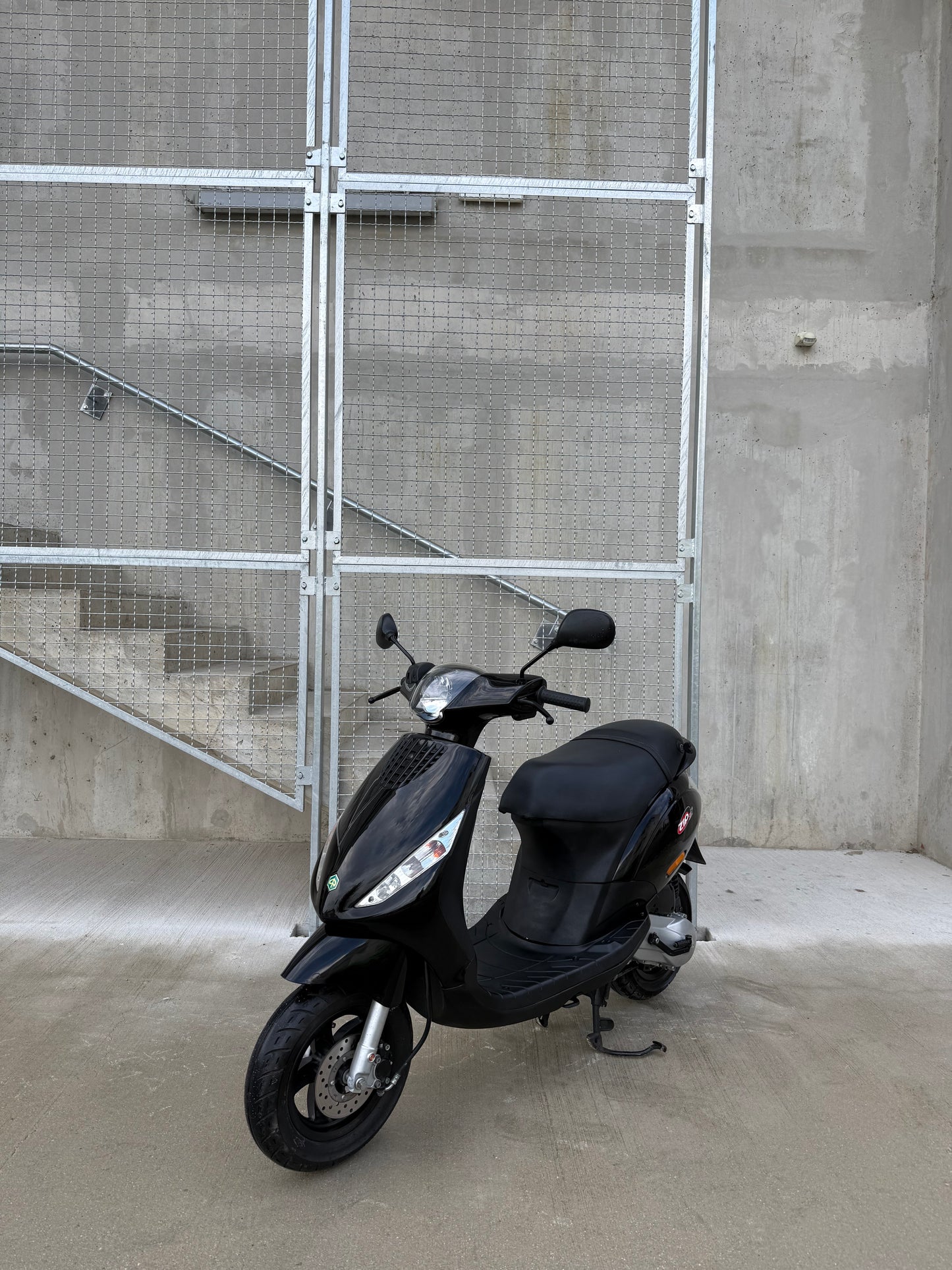 Piaggio ZIP 2T 25KMH ZELO LEP