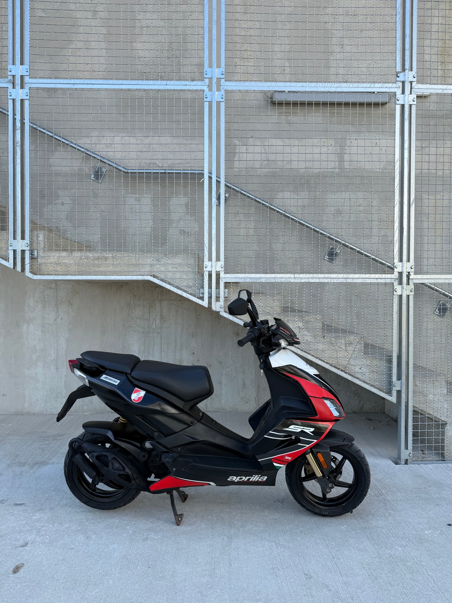 Aprilia SR50R SBK REPLICA 25KMH ZELO LEP