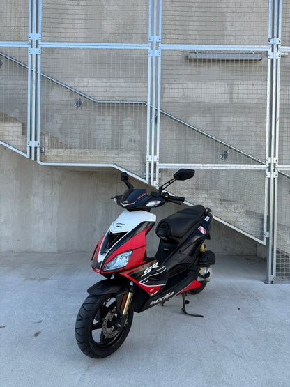Aprilia SR50R SBK REPLICA 25KMH ZELO LEP