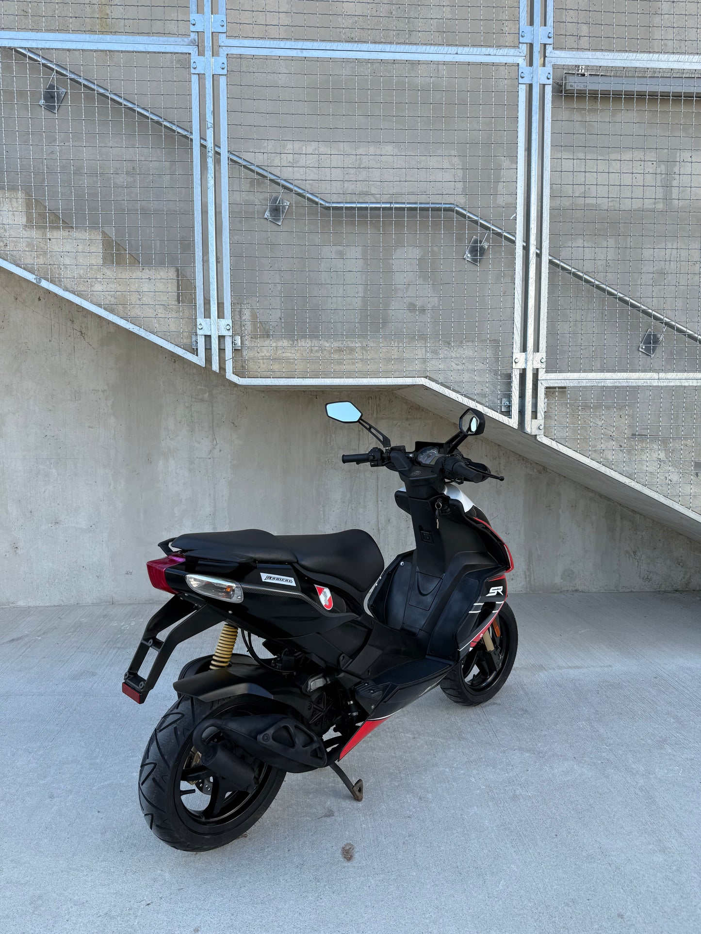 Aprilia SR50R SBK REPLICA 25KMH ZELO LEP