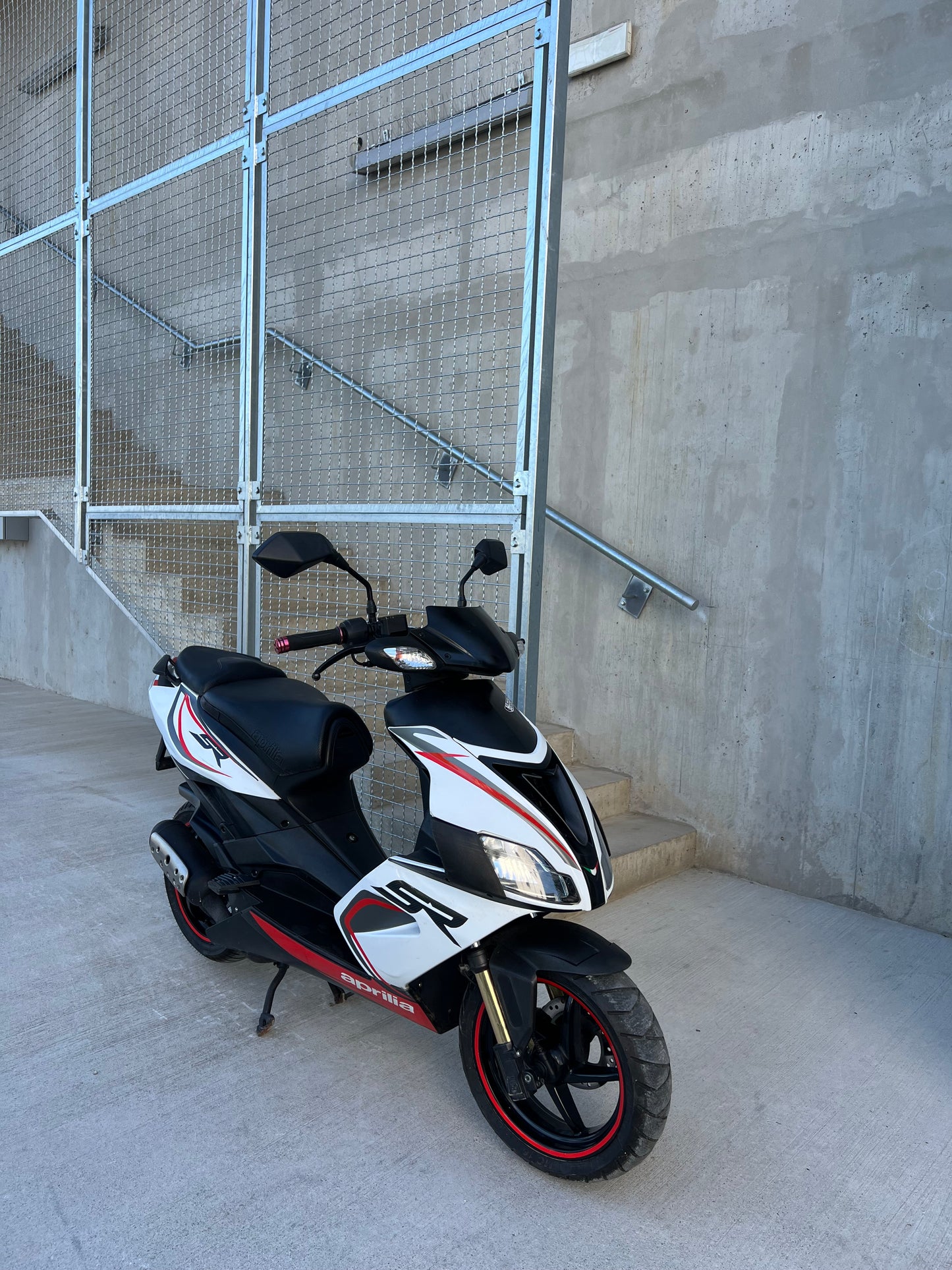 Aprilia SR50R 25KMH ZELO LEP