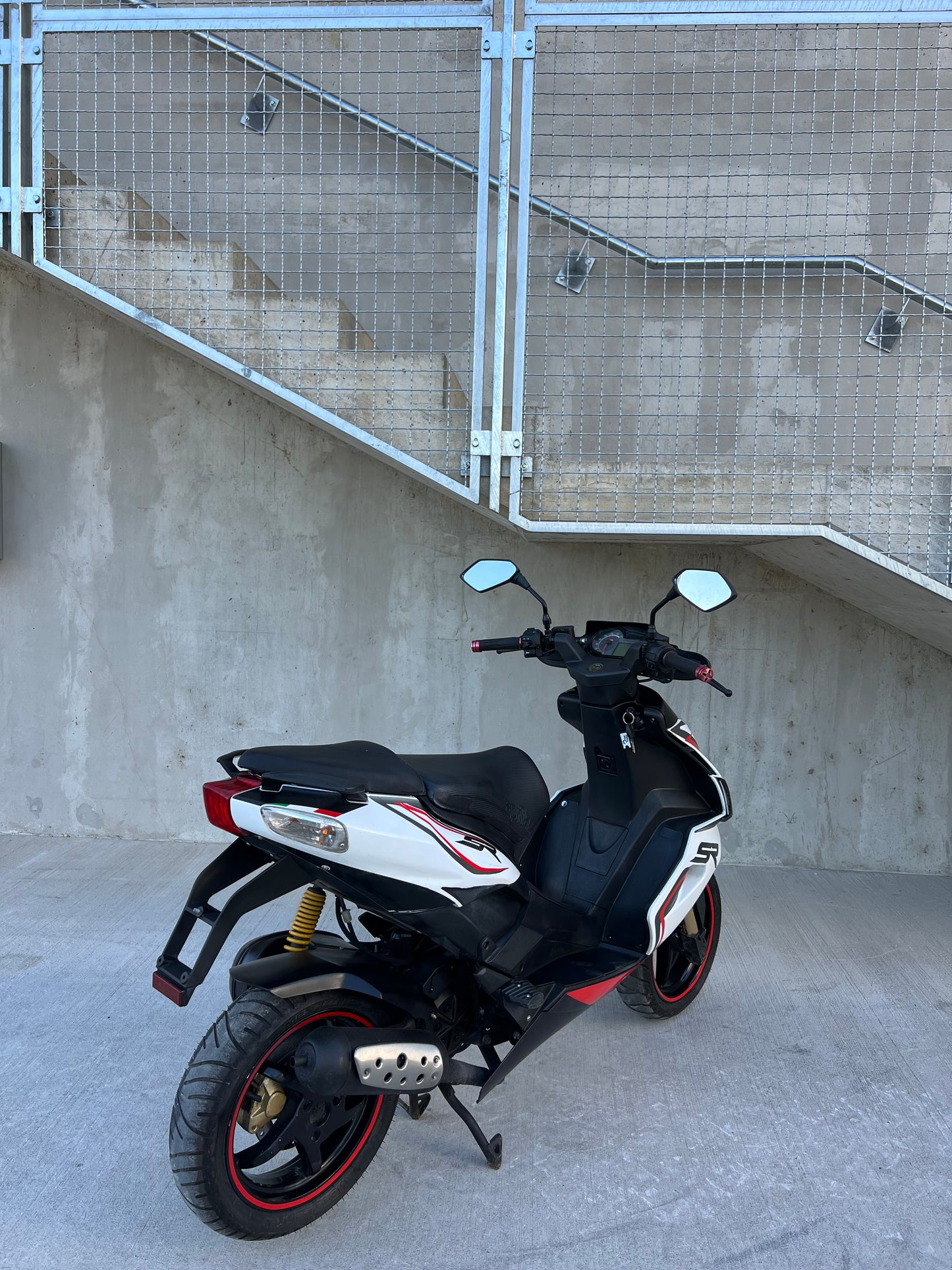 Aprilia SR50R 25KMH ZELO LEP