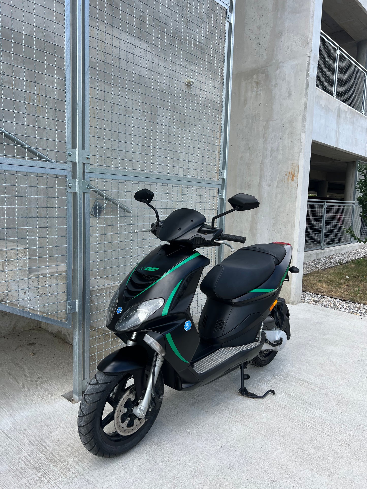 Piaggio NRG POWER 25KMH ZELO LEP - VODNO HLAJEN - DISKI