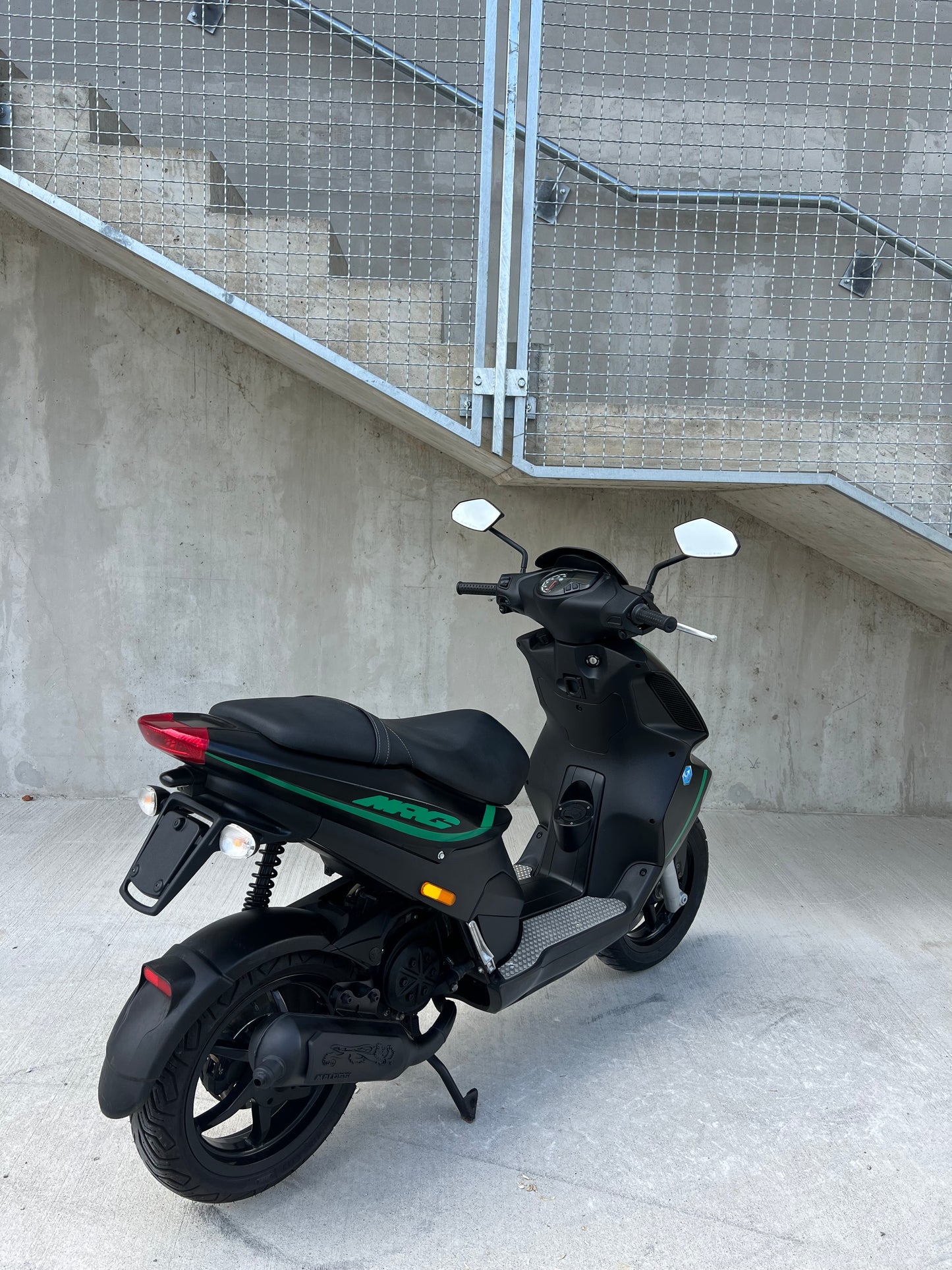 Piaggio NRG POWER 25KMH ZELO LEP - VODNO HLAJEN - DISKI