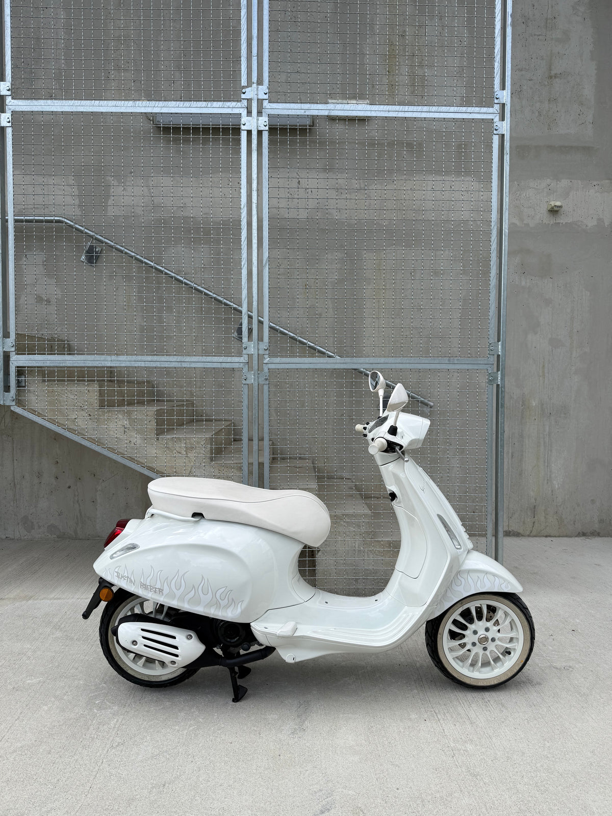 Piaggio VESPA 50 4T JUSTIN BIEBER LIMITED EDITION 2024