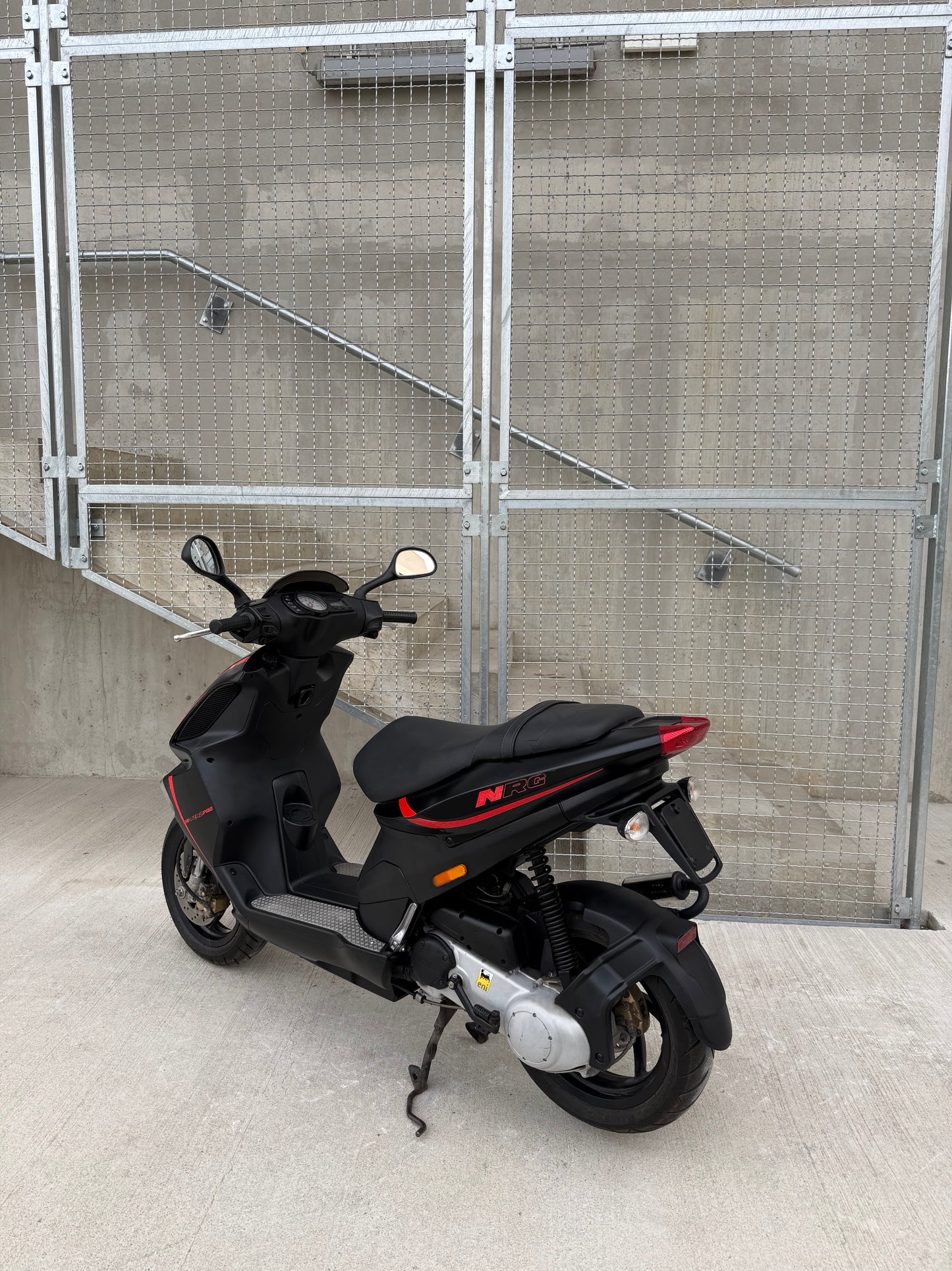 Piaggio NRG POWER 25KMH VODNO HLAJEN - DISKI- ZELO LEP