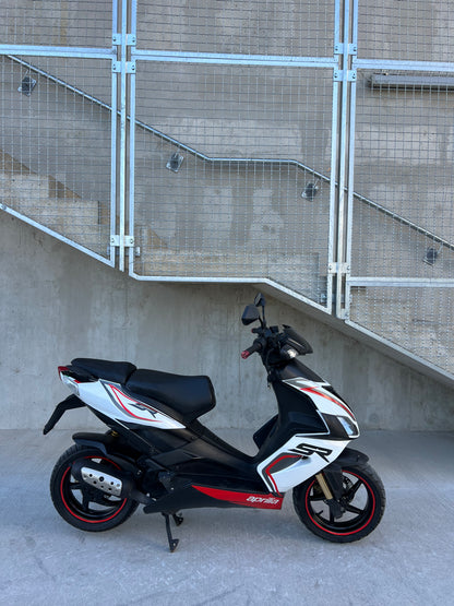 Aprilia SR50R 25KMH ZELO LEP
