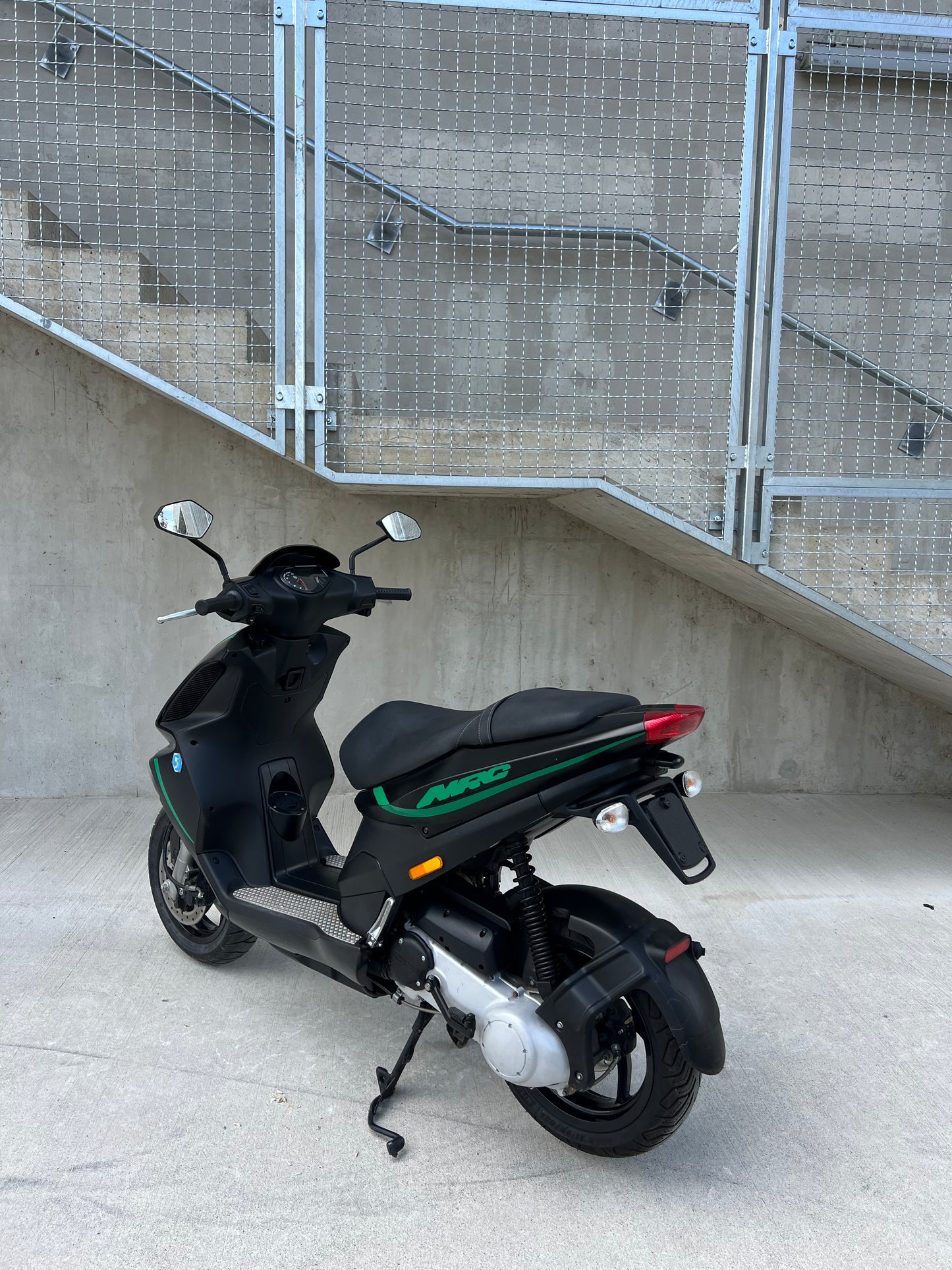 Piaggio NRG POWER 25KMH ZELO LEP - VODNO HLAJEN - DISKI