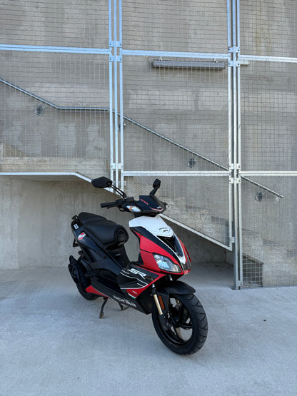 Aprilia SR50R SBK REPLICA 25KMH ZELO LEP