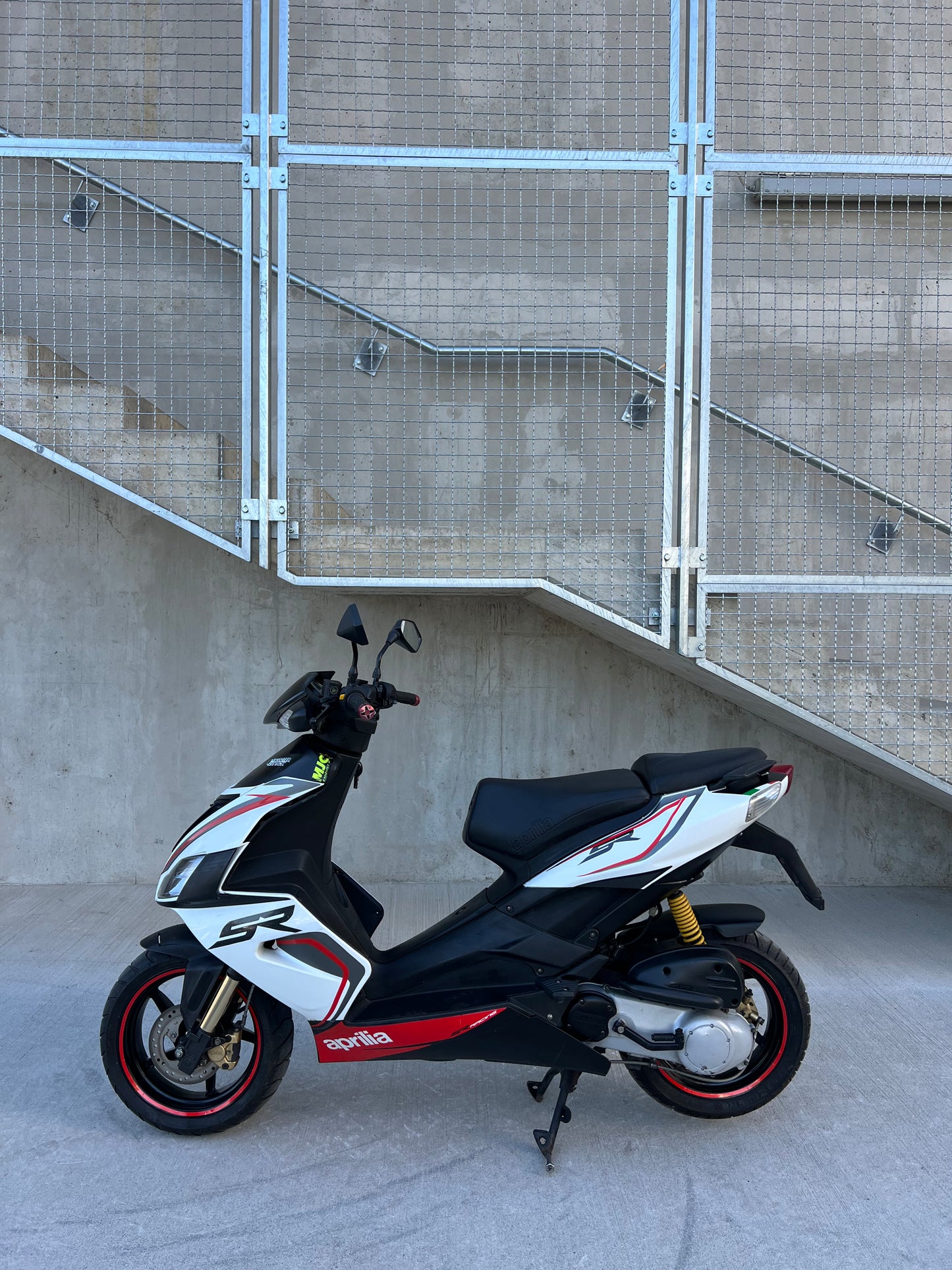 Aprilia SR50R 25KMH ZELO LEP