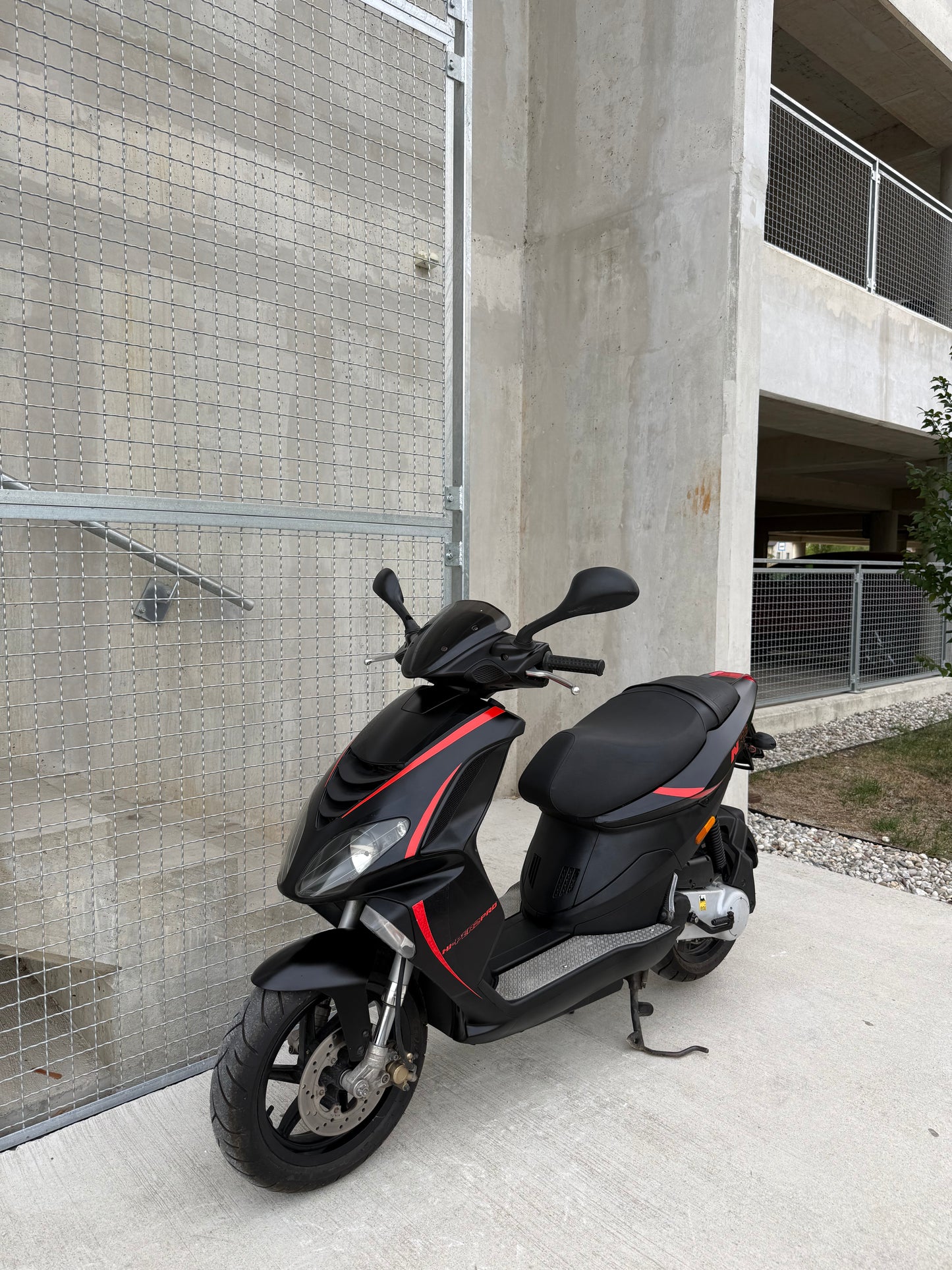 Piaggio NRG POWER 25KMH VODNO HLAJEN - DISKI- ZELO LEP