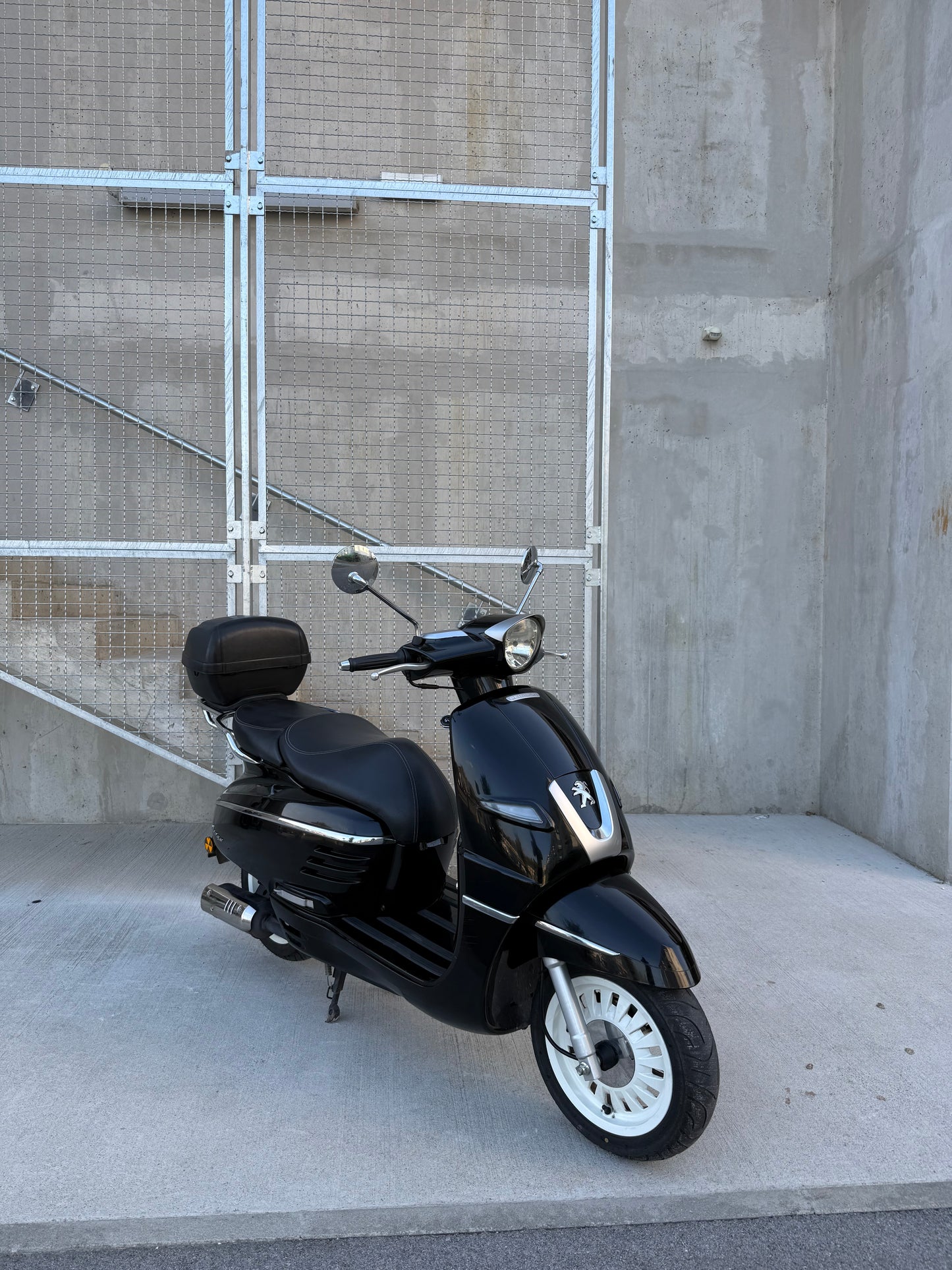 Peugeot DJANGO 2T MOZNOST 25KMH - ZELO LEP