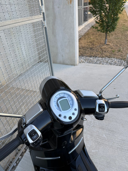 Peugeot DJANGO 2T MOZNOST 25KMH - ZELO LEP