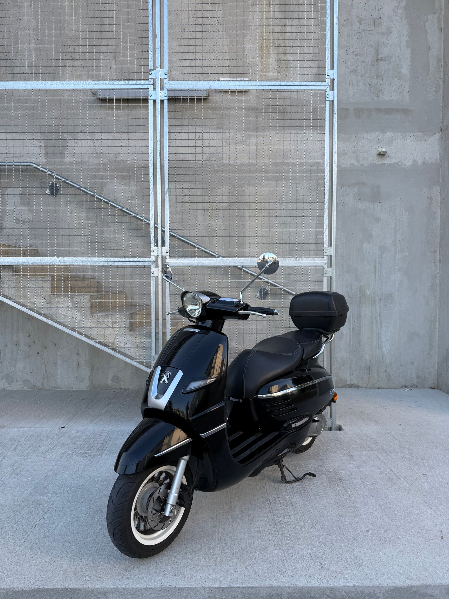 Peugeot DJANGO 2T MOZNOST 25KMH - ZELO LEP