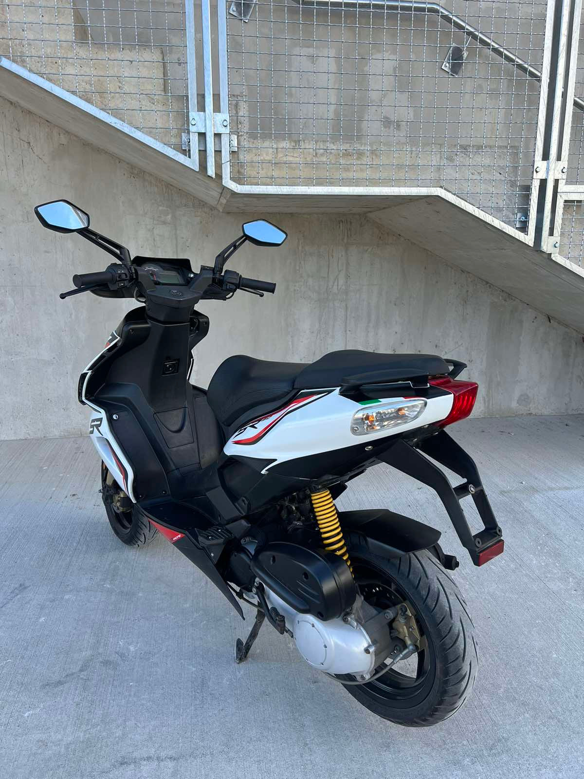 Aprilia SR50 R 2T 25kmh 2016