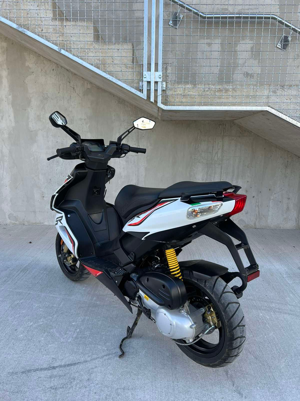 Aprilia SR50R 2T 25kmh 2015