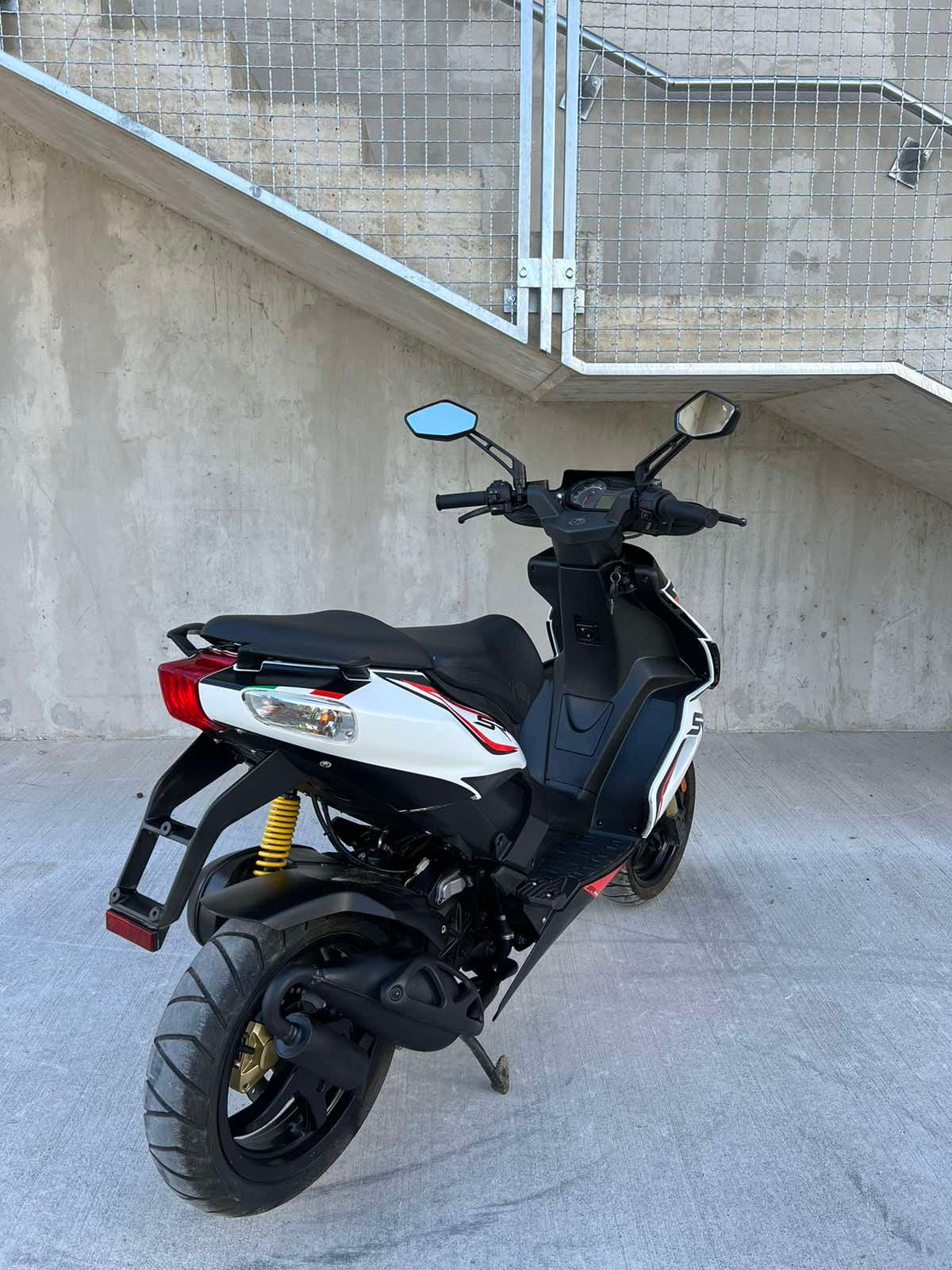 Aprilia SR50R 2T 25kmh 2015