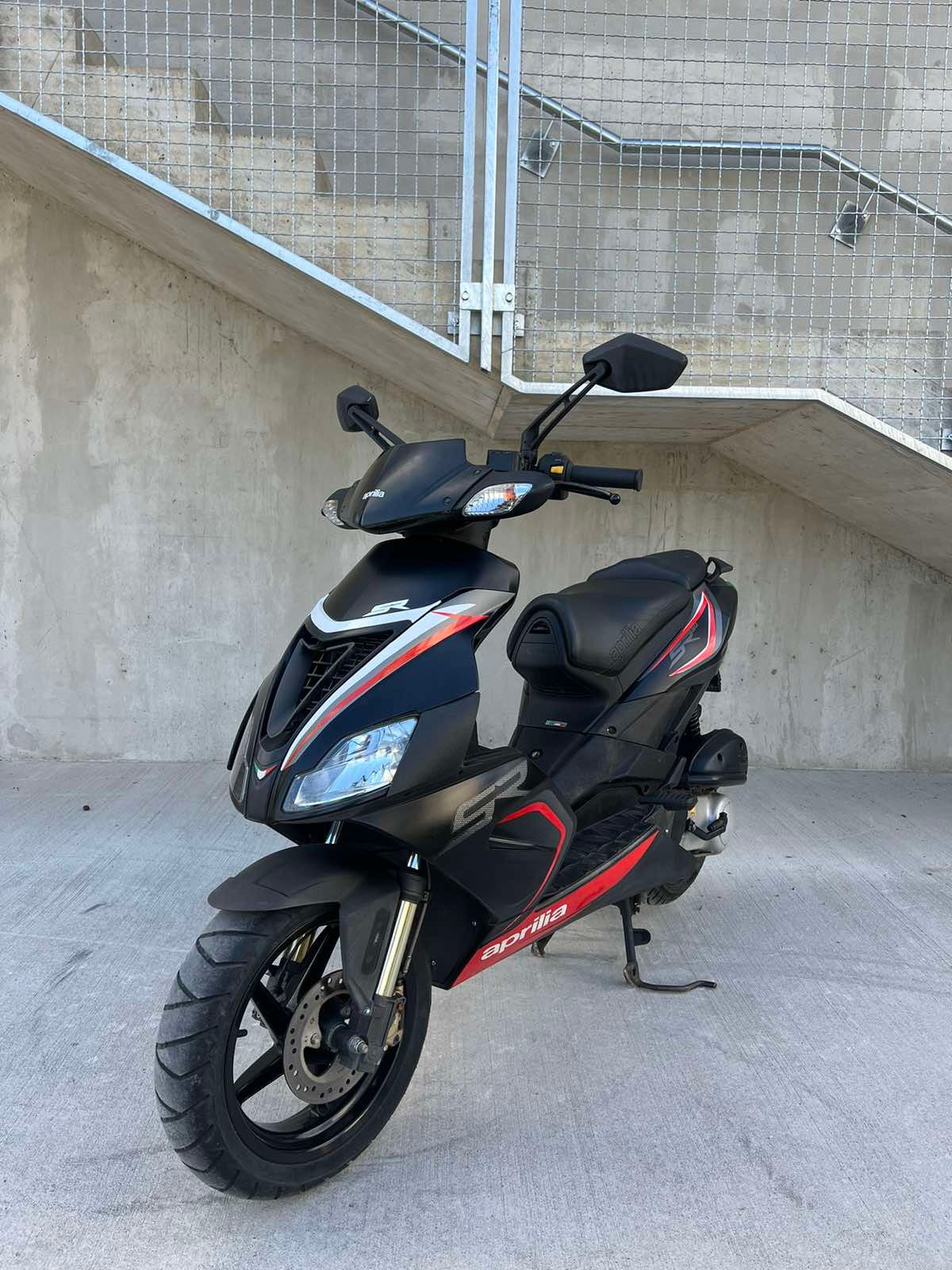 Aprilia SR50 R 2T 25kmh 2015