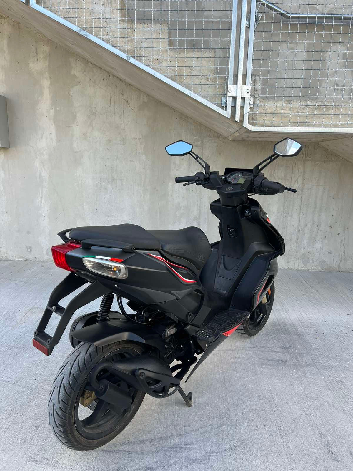 Aprilia SR50 R 2T 25kmh 2015