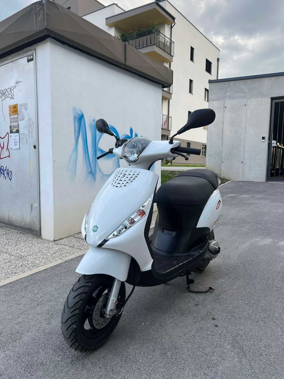 Piaggio ZIP 50 2T 25kmh 2011