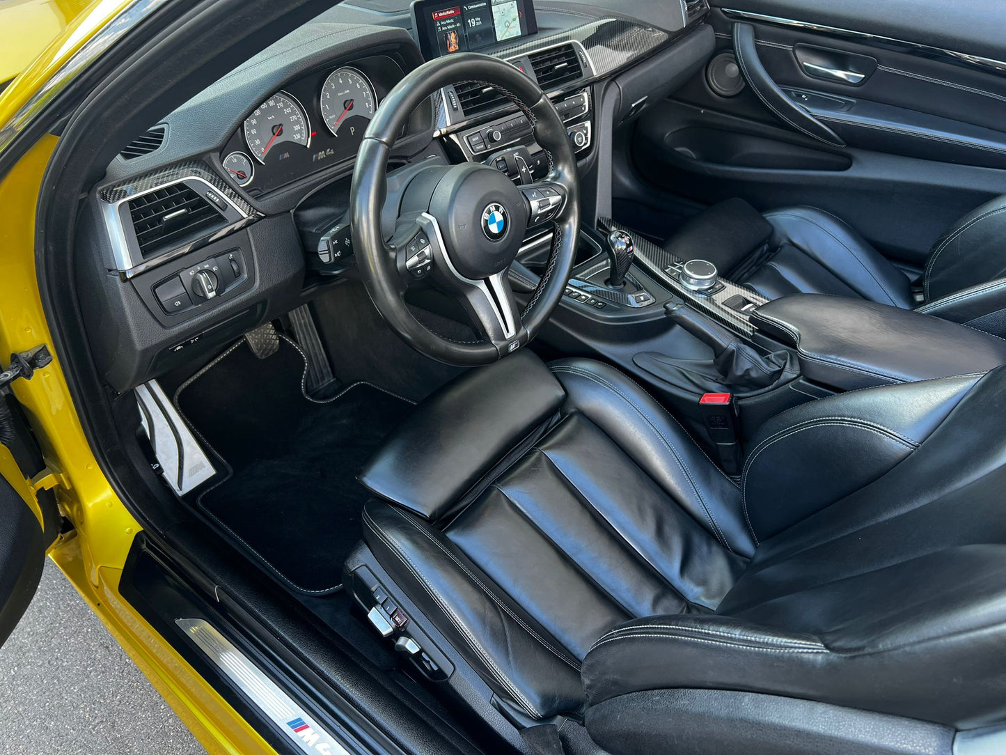 BMW M4 KEYLESS-CARBON-360-HUD-INDIVIDUAL