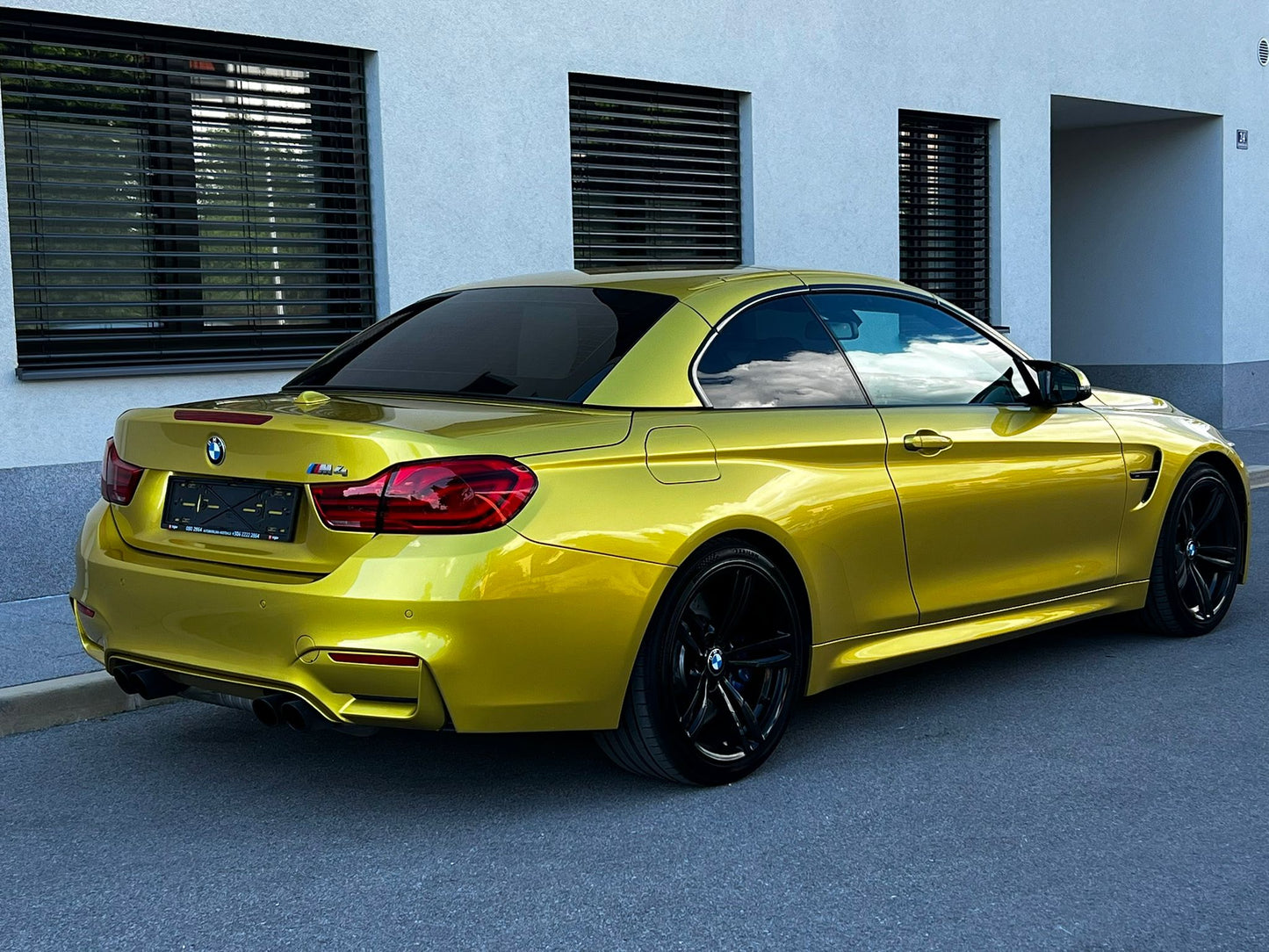BMW M4 KEYLESS-CARBON-360-HUD-INDIVIDUAL