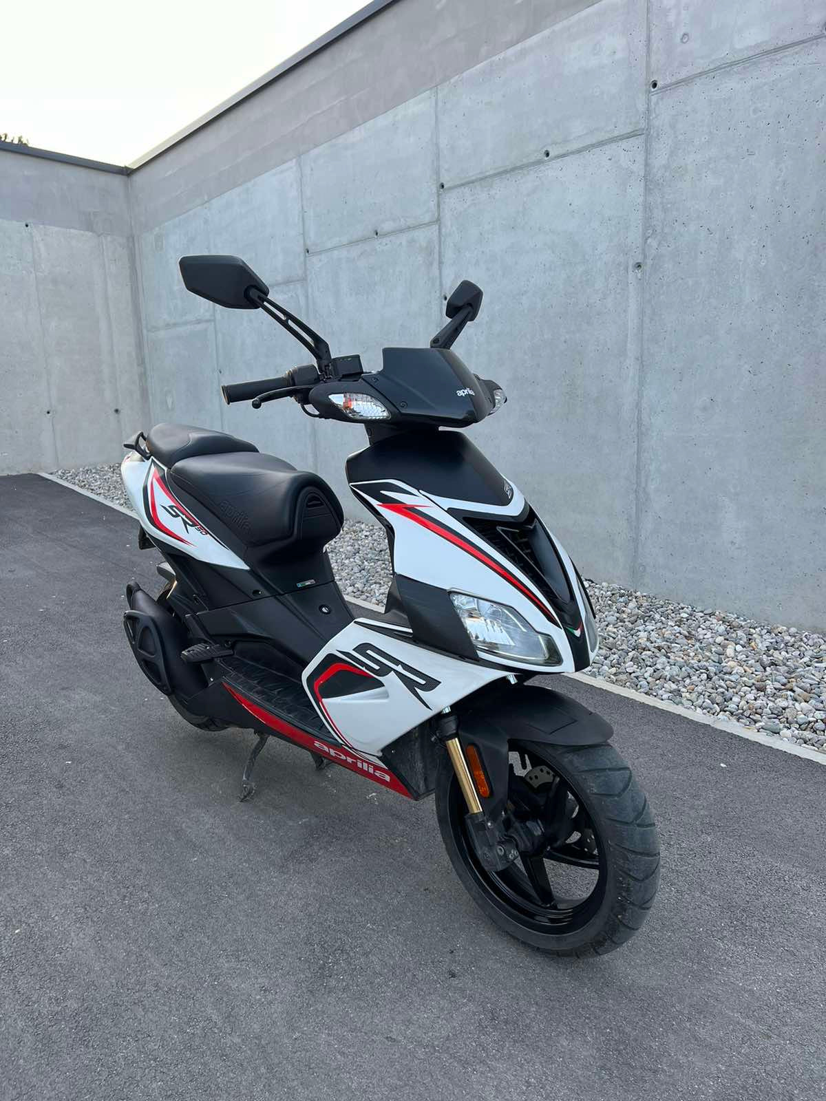 APRILIA SR50 R 2015 25kmh KOT NOV