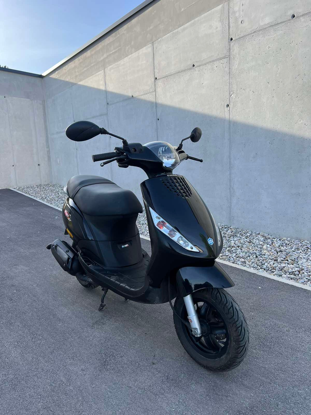 Piaggio ZIP 2T 25kmh črn 2018