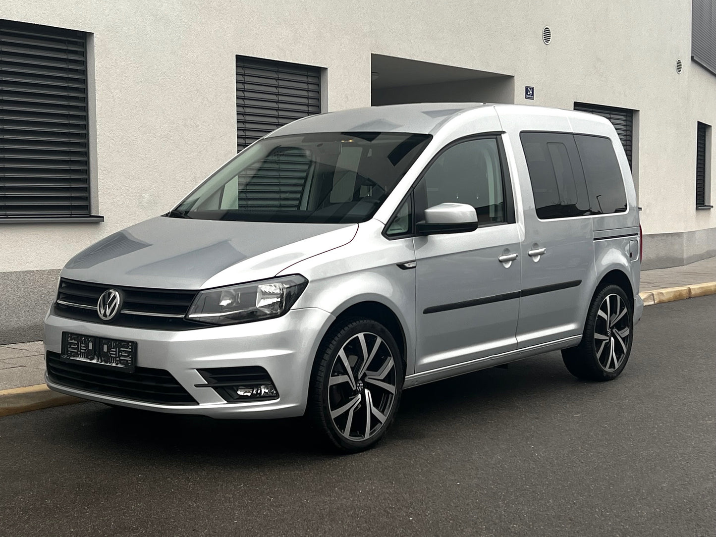 VW Caddy 2.0 TDI 2017 2x DRSNA VRATA TEMPOMAT AVT. KLIMA - FINANCIRANJE