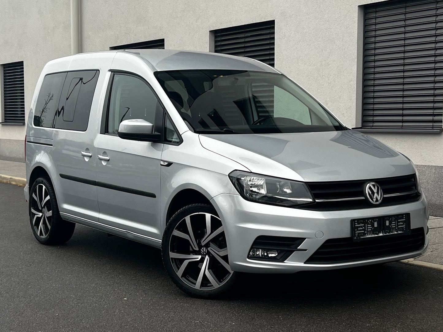 VW Caddy 2.0 TDI 2017 2x DRSNA VRATA TEMPOMAT AVT. KLIMA - FINANCIRANJE