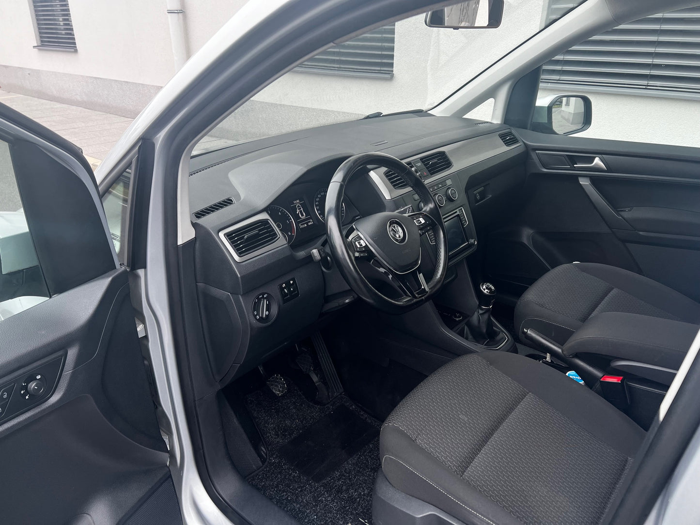 VW Caddy 2.0 TDI 2017 2x DRSNA VRATA TEMPOMAT AVT. KLIMA - FINANCIRANJE