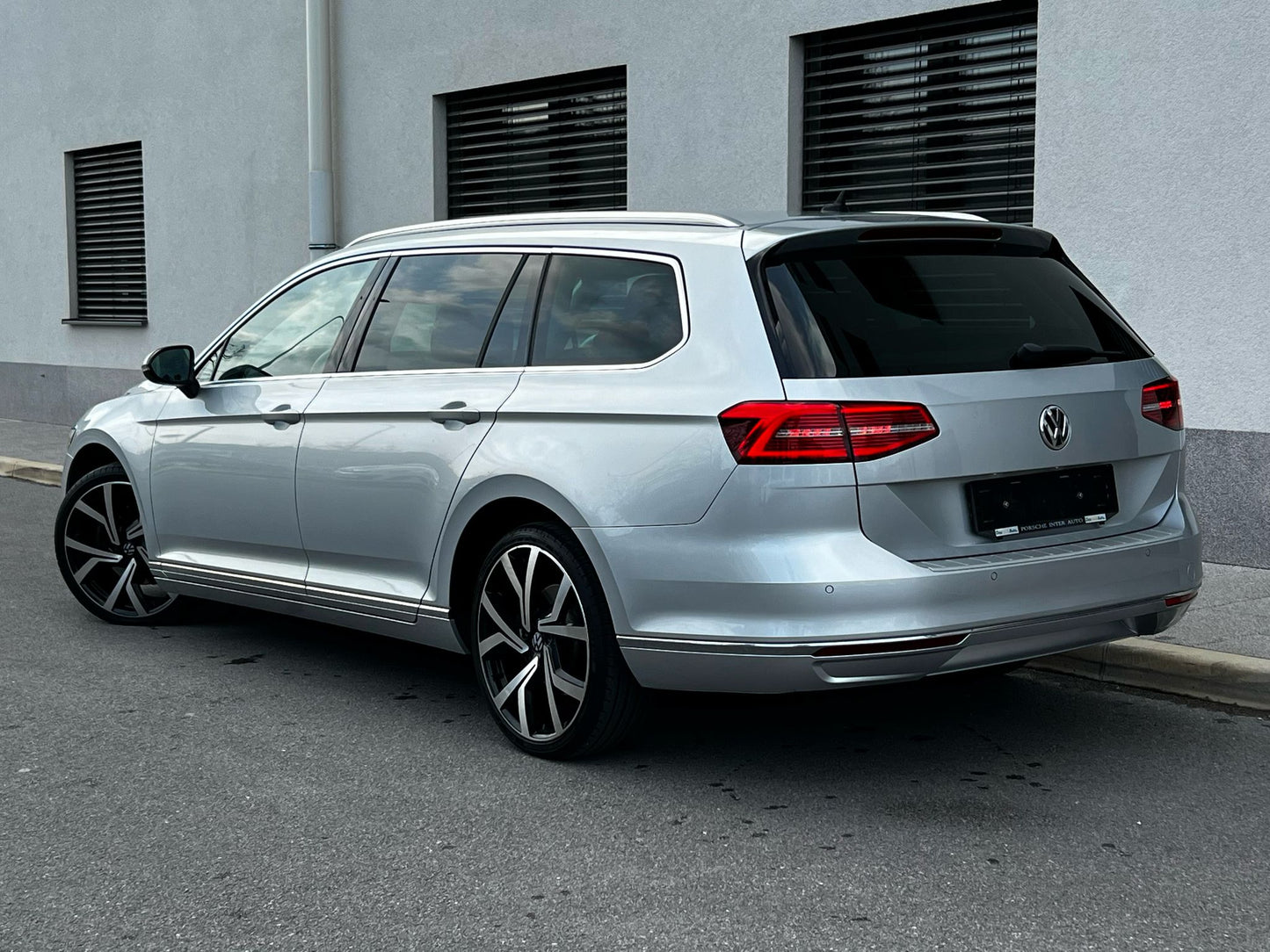 Volkswagen Passat Variant 2.0TDI Hline-FULLED-KAMERA-ACC-NAVI-LIZING TUJCI