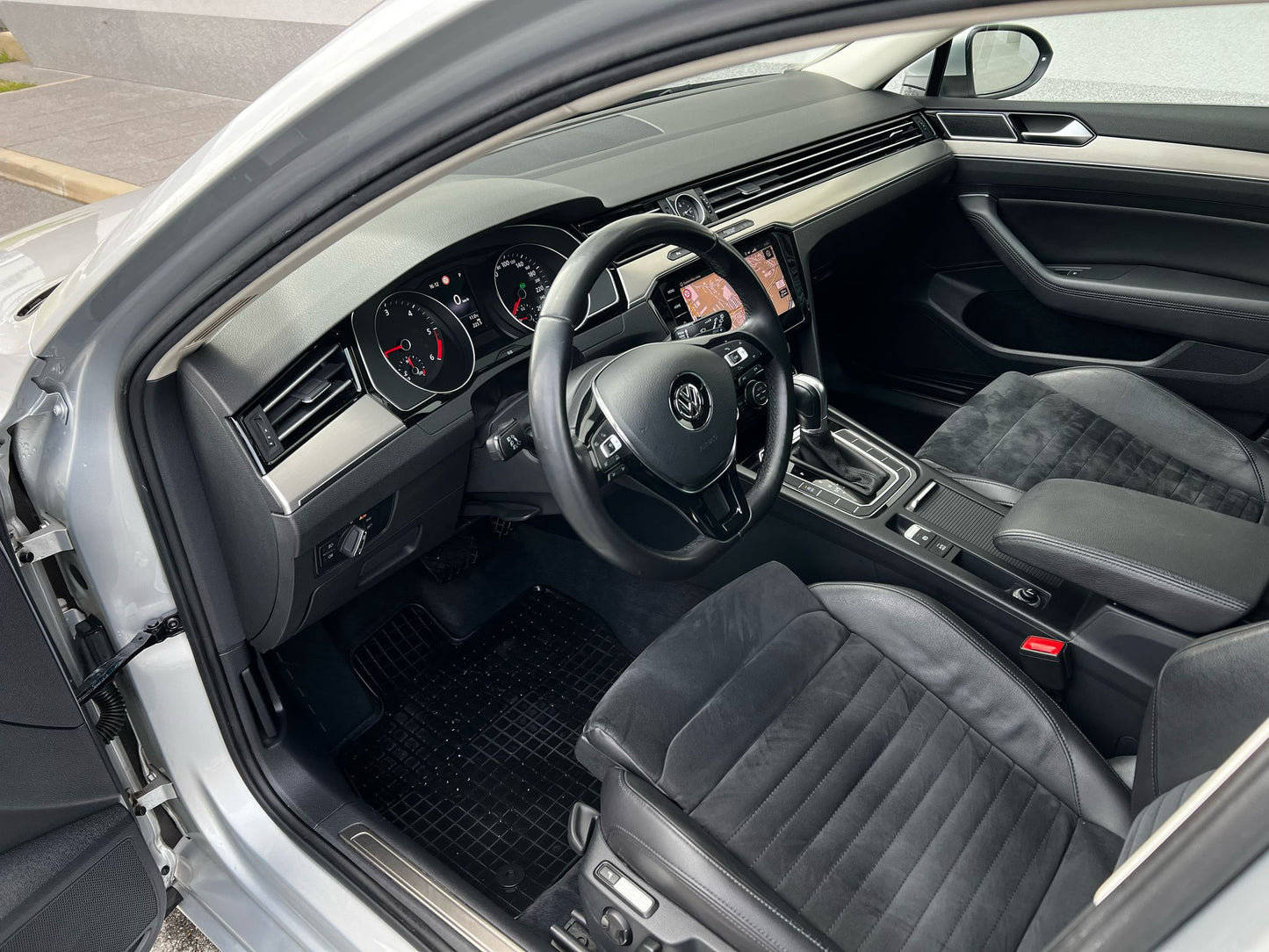 Volkswagen Passat Variant 2.0TDI Hline-FULLED-KAMERA-ACC-NAVI-LIZING TUJCI