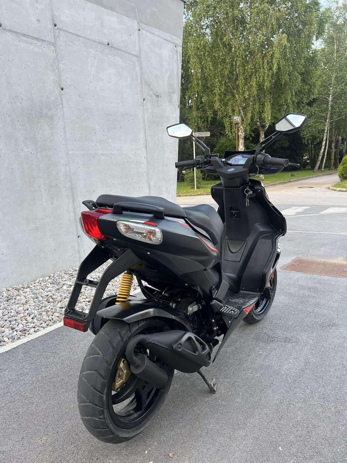 Aprilia SR50 R 25kmh 2015